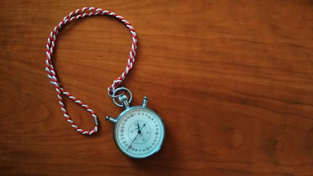 Stopwatch symbolizing fast response times to online customer reviews.