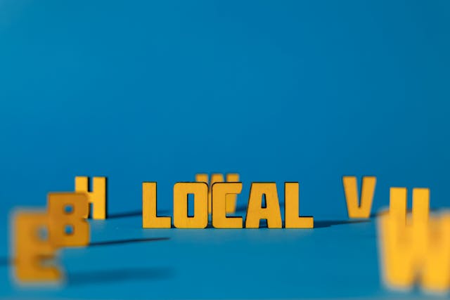 Local view graphic representing the use of broad and local hashtags for small business social media marketing
